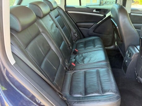 Volkswagen Tiguan 2.0 TDI BlueMotion Tech SE DSG 4WD Euro 5 (s/s) 5dr 22
