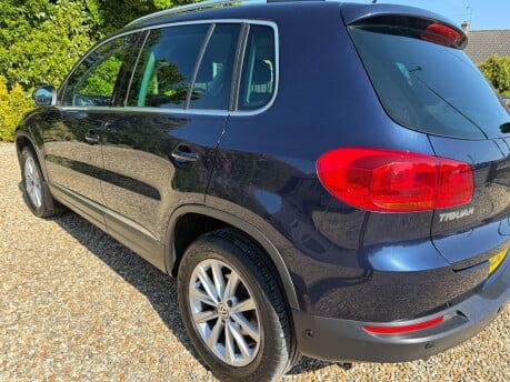 Volkswagen Tiguan 2.0 TDI BlueMotion Tech SE DSG 4WD Euro 5 (s/s) 5dr 10