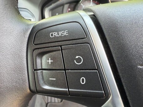 Volvo XC60 2.4 D5 SE Lux Nav Auto AWD Euro 6 (s/s) 5dr 17