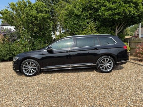 Volkswagen Passat 2.0 TDI BlueMotion Tech R-Line DSG Euro 6 (s/s) 5dr 3