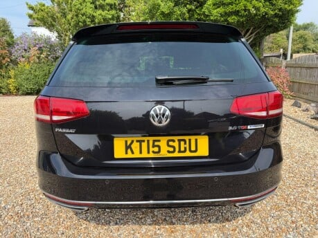 Volkswagen Passat 2.0 TDI BlueMotion Tech R-Line DSG Euro 6 (s/s) 5dr 9