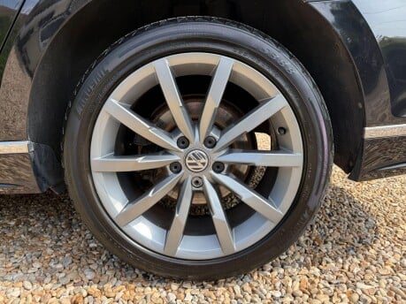 Volkswagen Passat 2.0 TDI BlueMotion Tech R-Line DSG Euro 6 (s/s) 5dr 11
