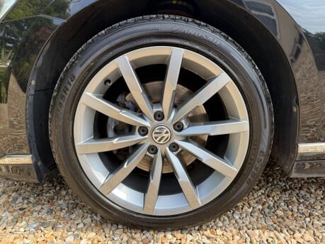 Volkswagen Passat 2.0 TDI BlueMotion Tech R-Line DSG Euro 6 (s/s) 5dr 12