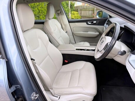 Volvo XC60 2.0 D4 Momentum Auto AWD Euro 6 (s/s) 5dr 16