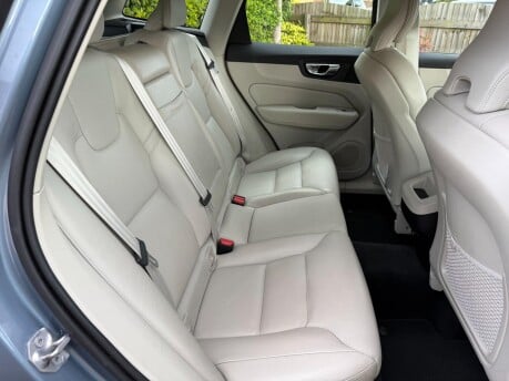 Volvo XC60 2.0 D4 Momentum Auto AWD Euro 6 (s/s) 5dr 17