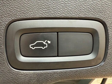 Volvo XC60 2.0 D4 Momentum Auto AWD Euro 6 (s/s) 5dr 18