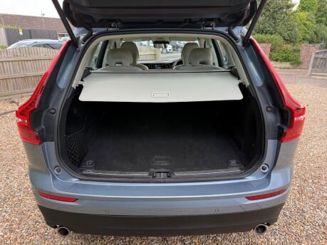 Volvo XC60 2.0 D4 Momentum Auto AWD Euro 6 (s/s) 5dr 19
