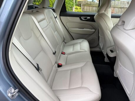 Volvo XC60 2.0 D4 Momentum Auto AWD Euro 6 (s/s) 5dr 24