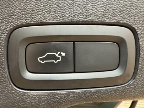 Volvo XC60 2.0 D4 Momentum Auto AWD Euro 6 (s/s) 5dr 25