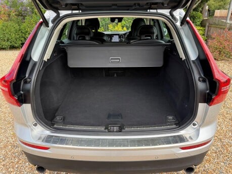 Volvo XC60 2.0 D4 Momentum Auto AWD Euro 6 (s/s) 5dr 23