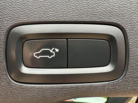 Volvo XC60 2.0 D4 Momentum Auto AWD Euro 6 (s/s) 5dr 24