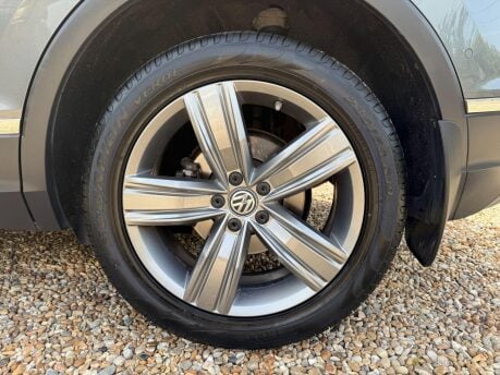 Volkswagen Tiguan 2.0 TDI BlueMotion Tech SEL DSG 4Motion Euro 6 (s/s) 5dr 13