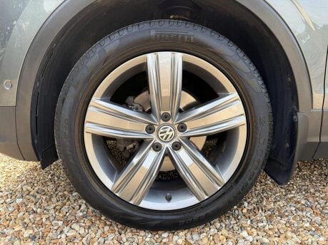 Volkswagen Tiguan 2.0 TDI BlueMotion Tech SEL DSG 4Motion Euro 6 (s/s) 5dr 14