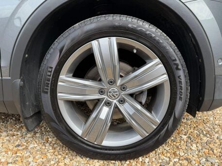 Volkswagen Tiguan 2.0 TDI BlueMotion Tech SEL DSG 4Motion Euro 6 (s/s) 5dr 15