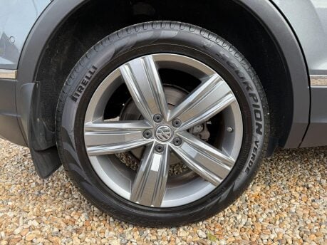 Volkswagen Tiguan 2.0 TDI BlueMotion Tech SEL DSG 4Motion Euro 6 (s/s) 5dr 16