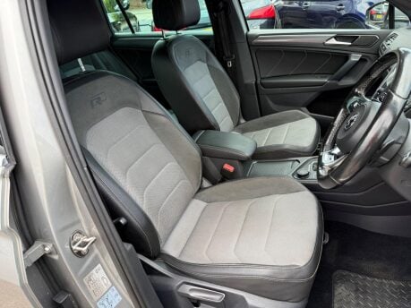 Volkswagen Tiguan 2.0 TDI BlueMotion Tech R-Line DSG 4Motion Euro 6 (s/s) 5dr 22