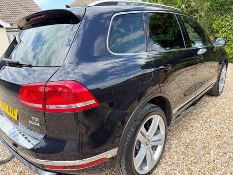 Volkswagen Touareg 3.0 TDI V6 R-Line Plus Tiptronic 4WD Euro 6 (s/s) 5dr 10