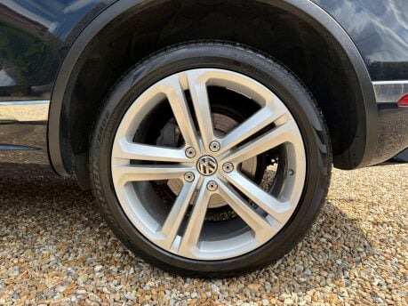 Volkswagen Touareg 3.0 TDI V6 R-Line Plus Tiptronic 4WD Euro 6 (s/s) 5dr 14