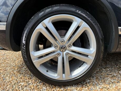 Volkswagen Touareg 3.0 TDI V6 R-Line Plus Tiptronic 4WD Euro 6 (s/s) 5dr 17