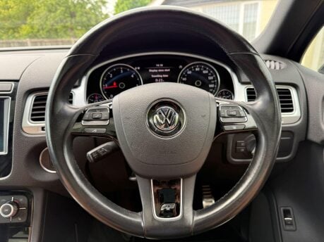 Volkswagen Touareg 3.0 TDI V6 R-Line Plus Tiptronic 4WD Euro 6 (s/s) 5dr 18