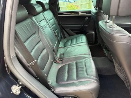 Volkswagen Touareg 3.0 TDI V6 R-Line Plus Tiptronic 4WD Euro 6 (s/s) 5dr 23