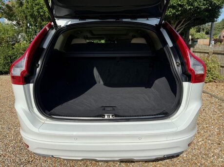 Volvo XC60 2.4 D5 SE Lux Nav Auto AWD Euro 6 (s/s) 5dr 27