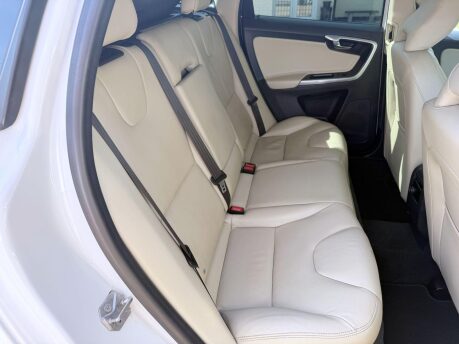 Volvo XC60 2.4 D5 SE Lux Nav Auto AWD Euro 6 (s/s) 5dr 26