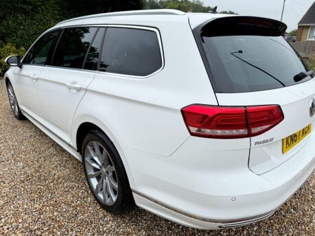 Volkswagen Passat 2.0 TDI R-Line DSG Euro 6 (s/s) 5dr 12