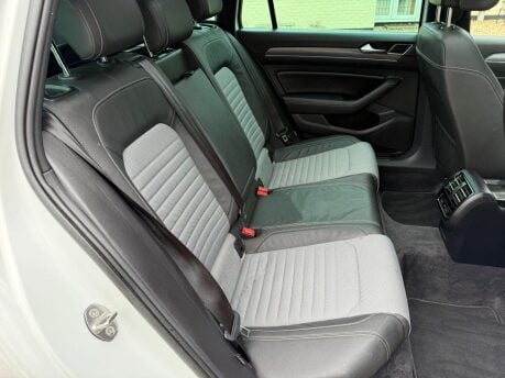 Volkswagen Passat 2.0 TDI R-Line DSG Euro 6 (s/s) 5dr 24