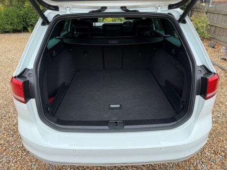 Volkswagen Passat 2.0 TDI R-Line DSG Euro 6 (s/s) 5dr 25