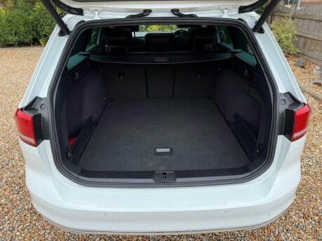 Volkswagen Passat 2.0 TDI R-Line DSG Euro 6 (s/s) 5dr 25