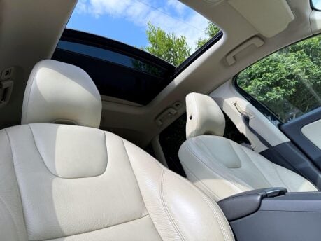 Volvo XC60 2.4 D5 SE Lux Nav Geartronic AWD Euro 5 5dr 3