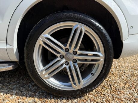 Audi Q3 2.0 TDI S line Plus S Tronic quattro Euro 6 (s/s) 5dr 11