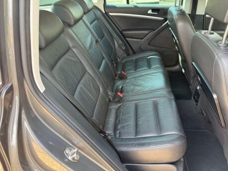 Volkswagen Tiguan 2.0 TDI BlueMotion Tech Match DSG 4WD Euro 5 (s/s) 5dr 25