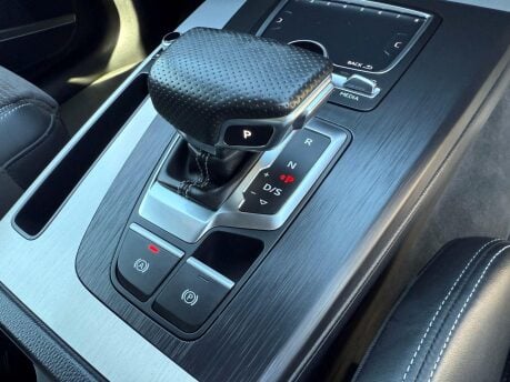 Audi Q5 2.0 TFSI S line S Tronic quattro Euro 6 (s/s) 5dr 22