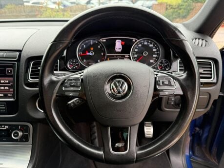 Volkswagen Touareg 3.0 TDI V6 R-Line Tiptronic 4WD Euro 6 (s/s) 5dr 17