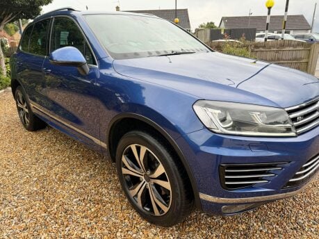 Volkswagen Touareg 3.0 TDI V6 R-Line Tiptronic 4WD Euro 6 (s/s) 5dr 9