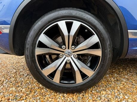 Volkswagen Touareg 3.0 TDI V6 R-Line Tiptronic 4WD Euro 6 (s/s) 5dr 16