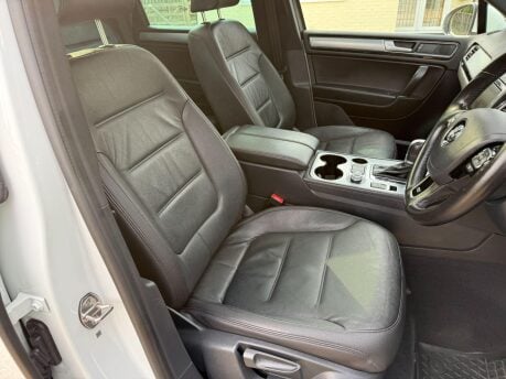 Volkswagen Touareg 3.0 TDI V6 BlueMotion Tech R-Line Tiptronic 4WD Euro 6 (s/s) 5dr 24