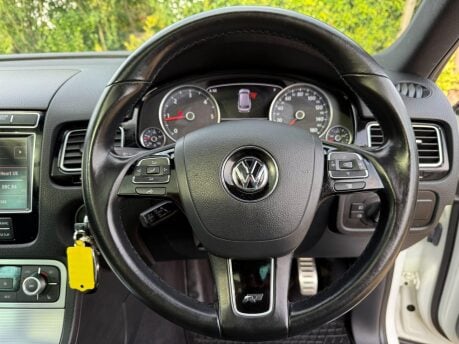 Volkswagen Touareg 3.0 TDI V6 BlueMotion Tech R-Line Tiptronic 4WD Euro 6 (s/s) 5dr 17