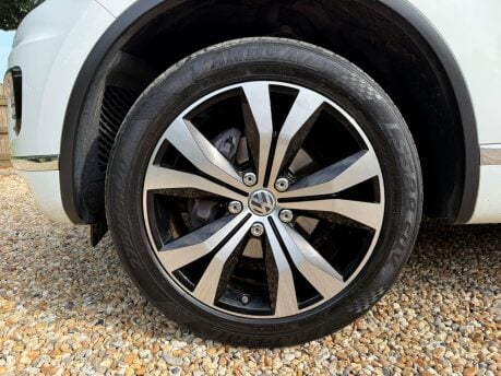 Volkswagen Touareg 3.0 TDI V6 BlueMotion Tech R-Line Tiptronic 4WD Euro 6 (s/s) 5dr 14