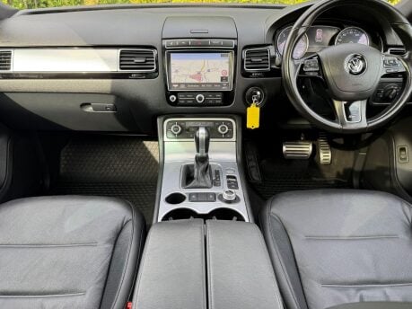 Volkswagen Touareg 3.0 TDI V6 BlueMotion Tech R-Line Tiptronic 4WD Euro 6 (s/s) 5dr 23