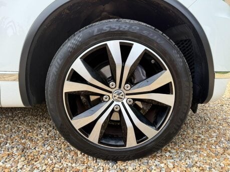 Volkswagen Touareg 3.0 TDI V6 BlueMotion Tech R-Line Tiptronic 4WD Euro 6 (s/s) 5dr 15