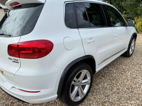 Volkswagen Tiguan 2.0 TDI BlueMotion Tech R-Line DSG 4WD Euro 5 (s/s) 5dr (Nav) 8