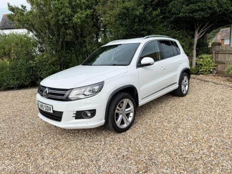 Volkswagen Tiguan 2.0 TDI BlueMotion Tech R-Line DSG 4WD Euro 5 (s/s) 5dr (Nav) 1