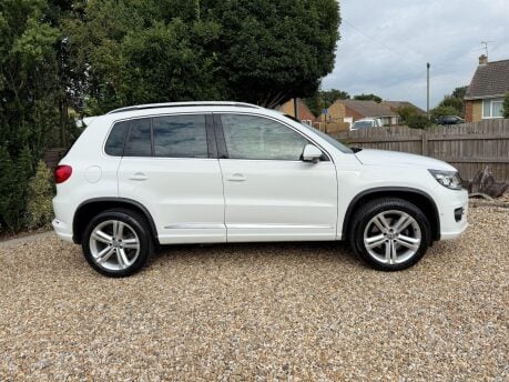 Volkswagen Tiguan 2.0 TDI BlueMotion Tech R-Line DSG 4WD Euro 5 (s/s) 5dr (Nav) 4