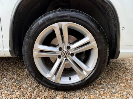 Volkswagen Tiguan 2.0 TDI BlueMotion Tech R-Line DSG 4WD Euro 5 (s/s) 5dr (Nav) 13