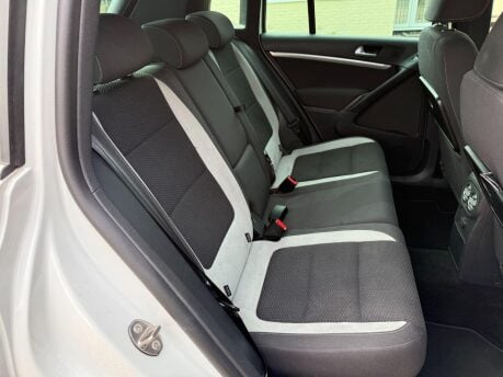 Volkswagen Tiguan 2.0 TDI BlueMotion Tech R-Line DSG 4WD Euro 5 (s/s) 5dr (Nav) 22