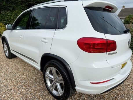 Volkswagen Tiguan 2.0 TDI BlueMotion Tech R-Line DSG 4WD Euro 5 (s/s) 5dr (Nav) 10