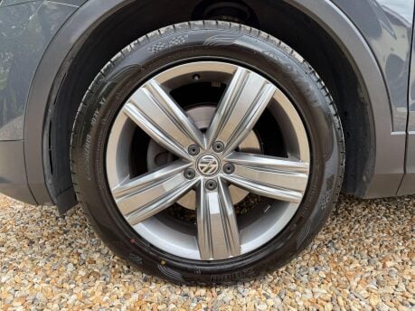Volkswagen Tiguan 2.0 TDI BlueMotion Tech SEL Euro 6 (s/s) 5dr 14